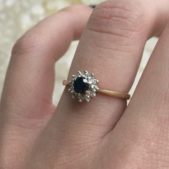 Sapphire Diamond Halo Yellow Gold Vintage Ring - Picture 6 of 11